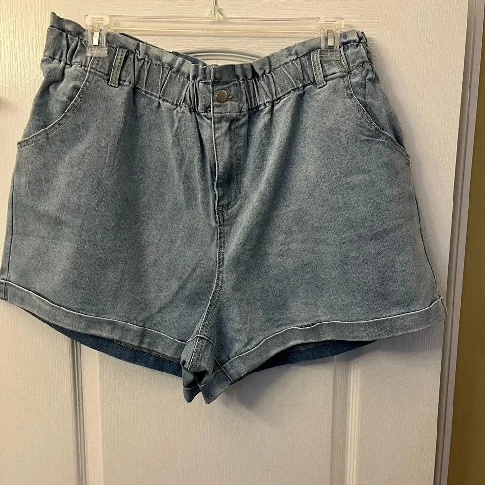 NWOT Loralette Cuffed Denim Shorts Size 18/20